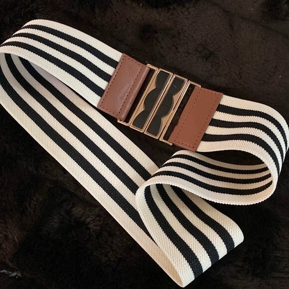 Fun stretch belt with clasp closure.  32” - Picture 4 of 4